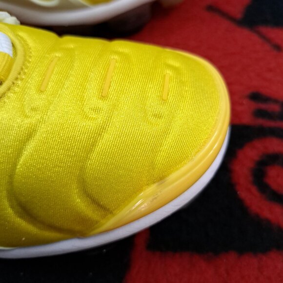 Size 8 Nike Air VaporMax Plus CU4907-700 Women Sneakers Yellow Running Shoes - Picture 13 of 14